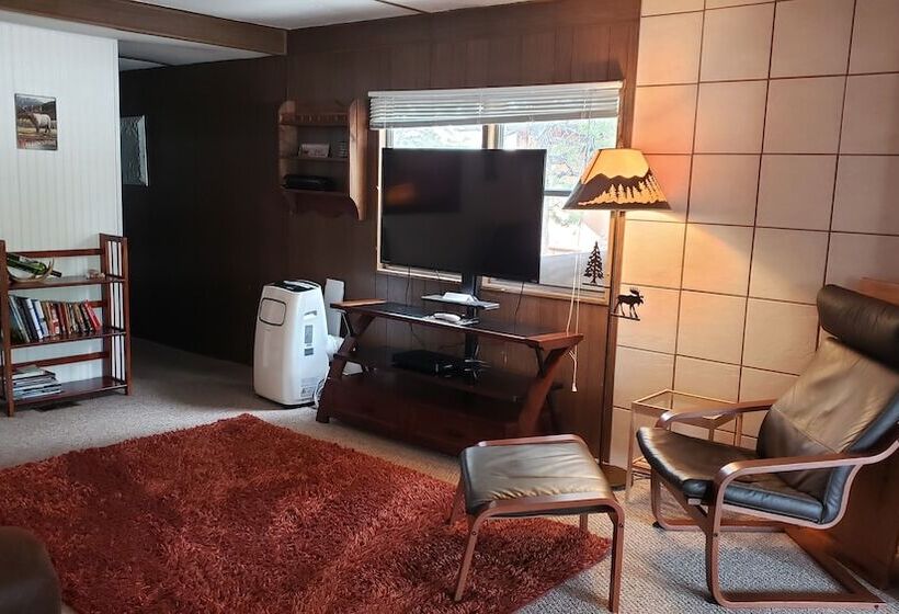 בית מלון כפרי Yellowstone Wildlife Cabins