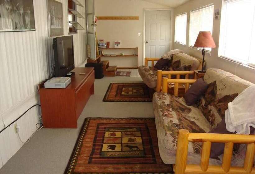 בית מלון כפרי Yellowstone Wildlife Cabins