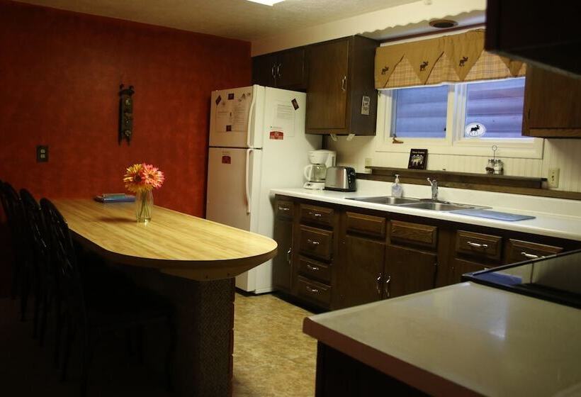 בית מלון כפרי Yellowstone Wildlife Cabins