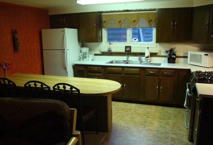 בית מלון כפרי Yellowstone Wildlife Cabins