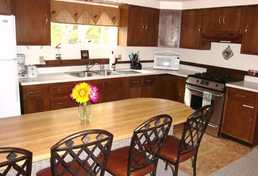 בית מלון כפרי Yellowstone Wildlife Cabins