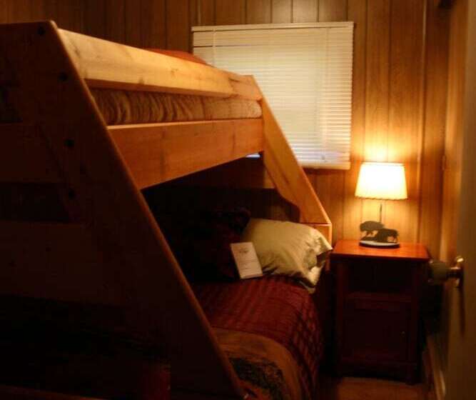 בית מלון כפרי Yellowstone Wildlife Cabins