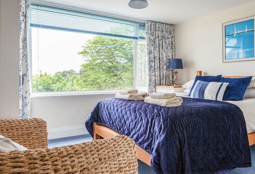 Hydeaway, 7 Grafton Towers