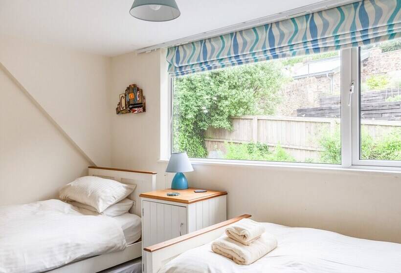 Hydeaway, 7 Grafton Towers