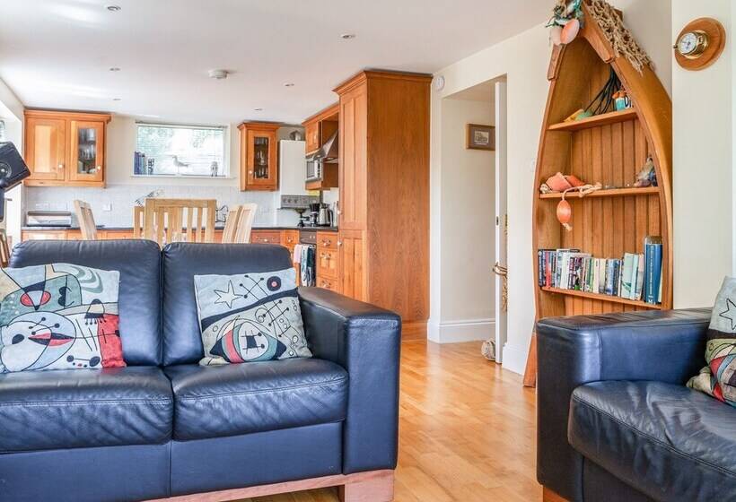 Hydeaway, 7 Grafton Towers