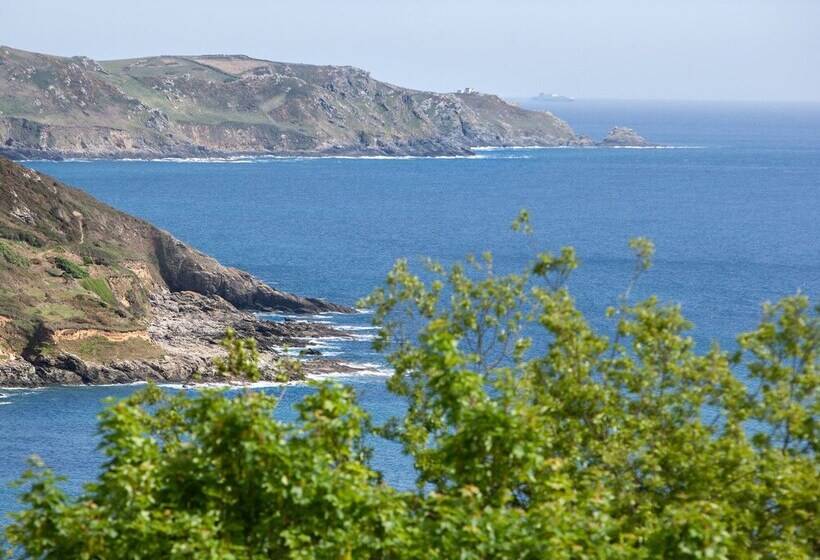 Hydeaway, 7 Grafton Towers