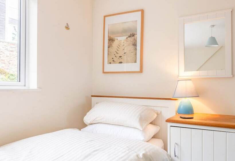 Hydeaway, 7 Grafton Towers