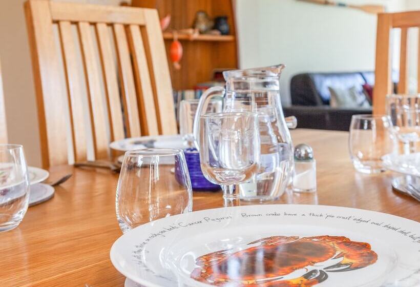 Hydeaway, 7 Grafton Towers