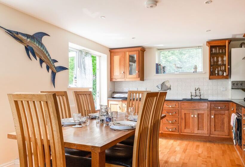 Hydeaway, 7 Grafton Towers