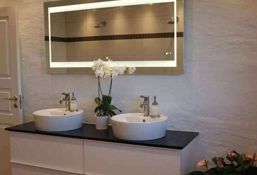 Katrinelund Bed And Breakfast