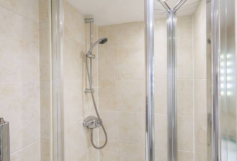 Keepers Lodge, Hillfield Village