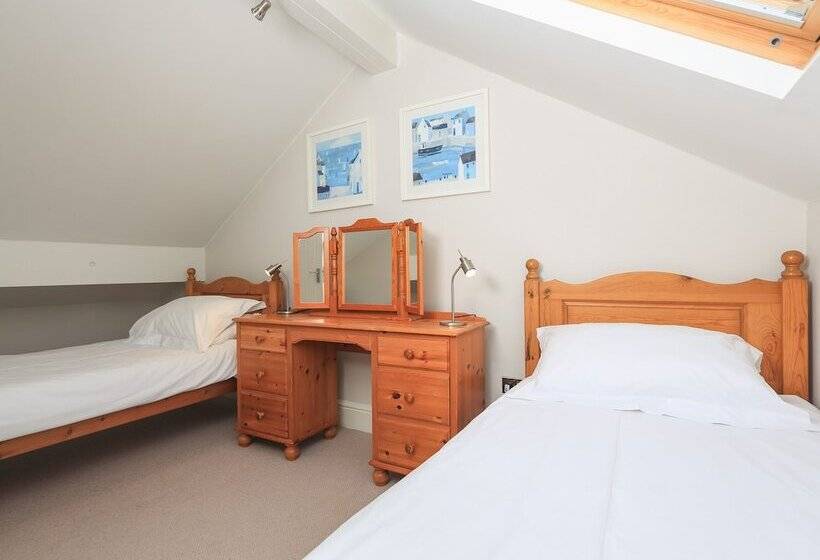 Keepers Lodge, Hillfield Village