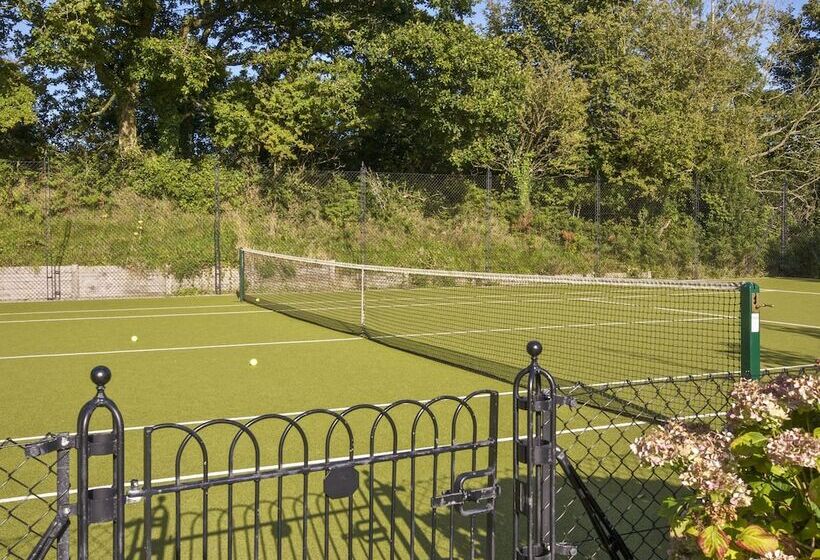 Keepers Lodge, Hillfield Village