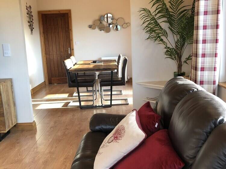 Kingfisher Lodge With Hot Tub Near Cupar, Fife