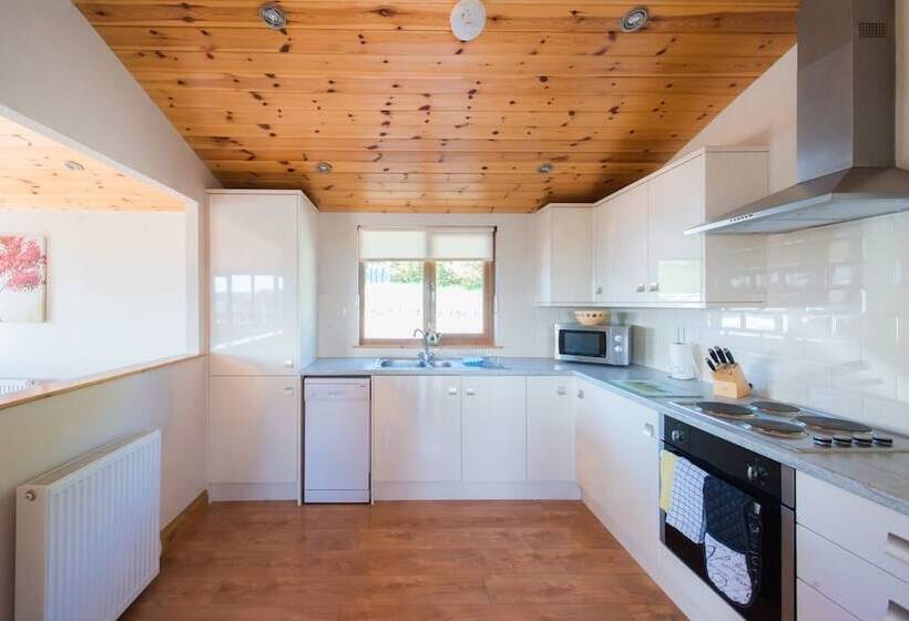 Kingfisher Lodge With Hot Tub Near Cupar, Fife