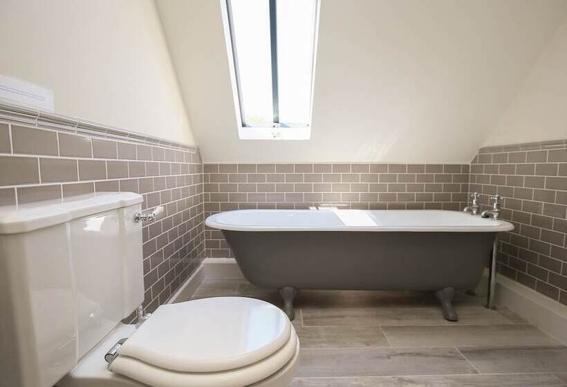 Kings Cottage   South