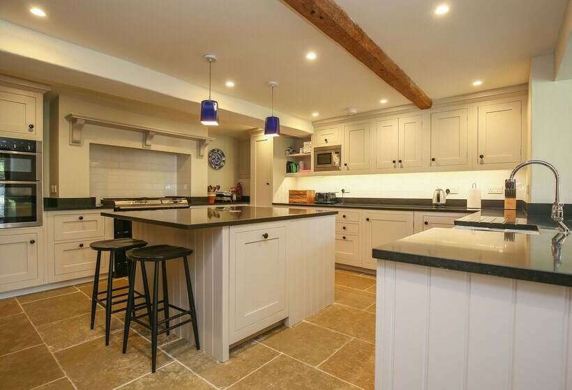 Kings Cottage   South