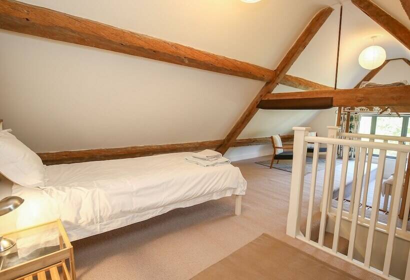 Kings Cottage   South