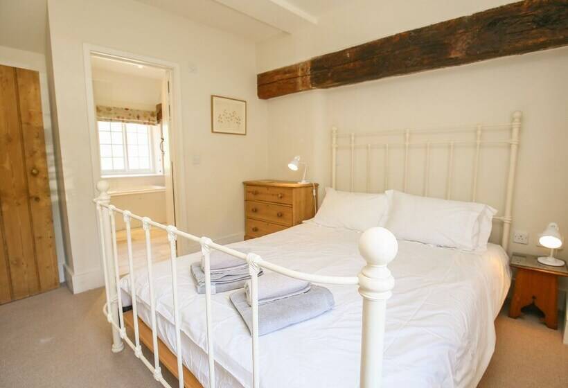 Kings Cottage   South