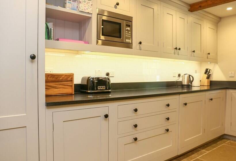 Kings Cottage   South