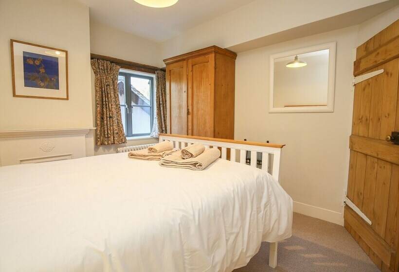 Kings Cottage   South