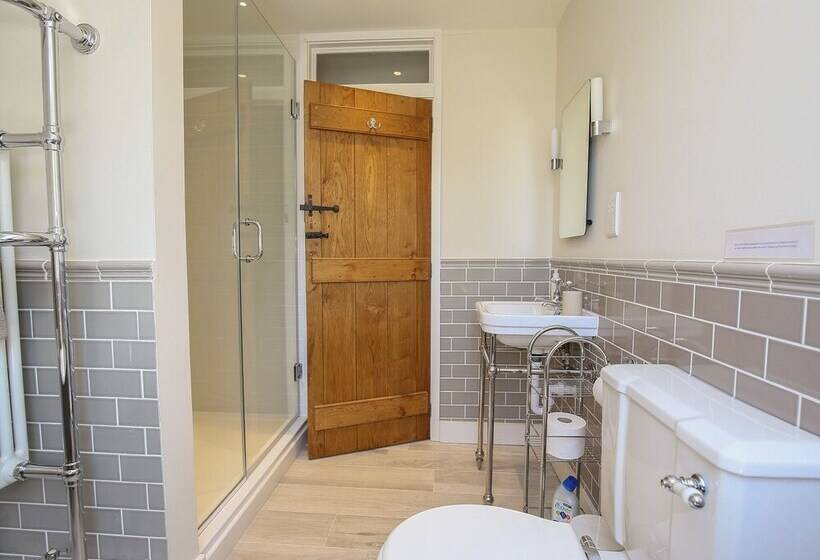 Kings Cottage   South