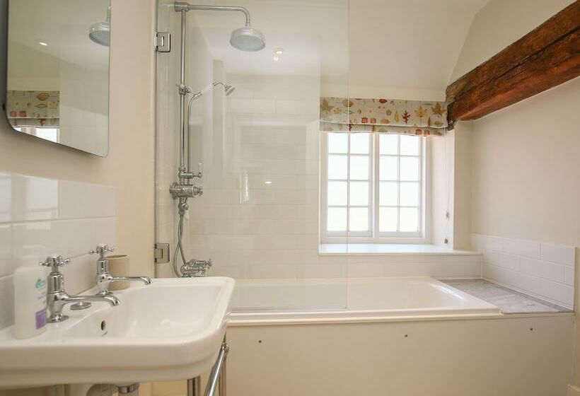 Kings Cottage   South