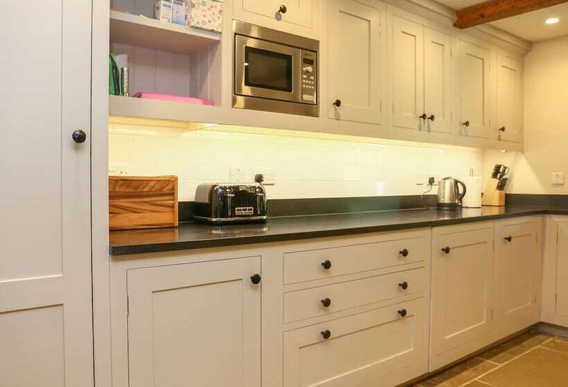 Kings Cottage   South