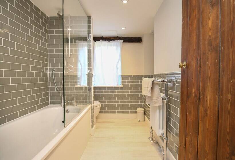 Kings Cottage   South