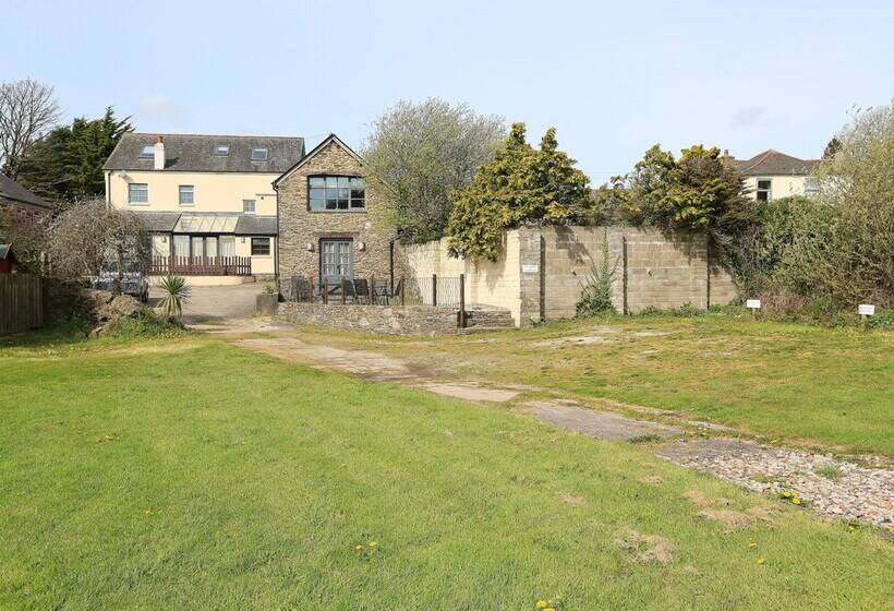 Little Cotton Farmhouse