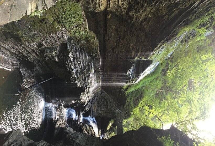 Mallard Cottage   Pet Friendly