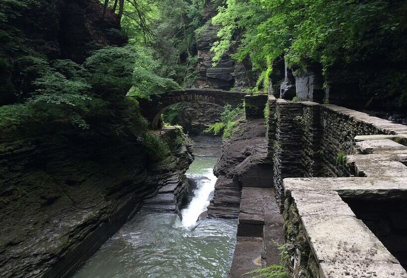 Mallard Cottage   Pet Friendly