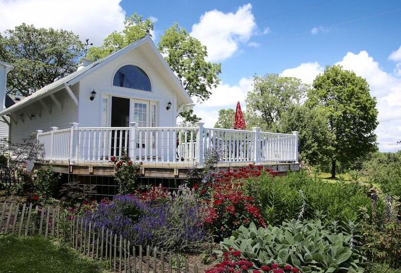 Mallard Cottage   Pet Friendly