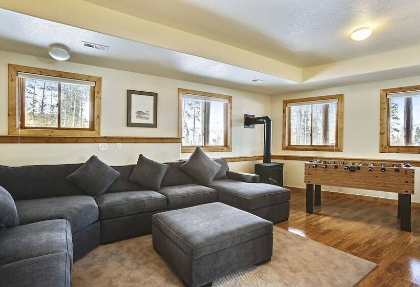 Midnight Moose River Front 3 Br Cabin