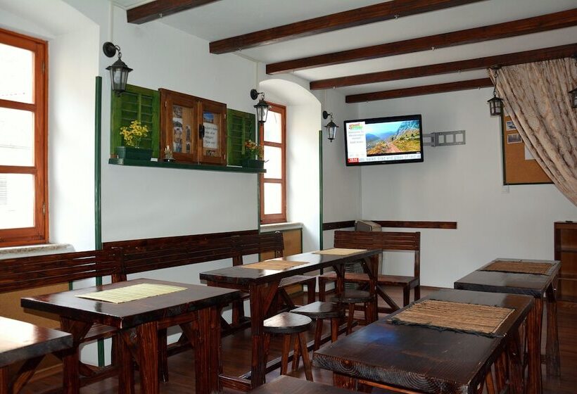 تختخواب و صبحانه Montenegro Backpackers Home Kotor
