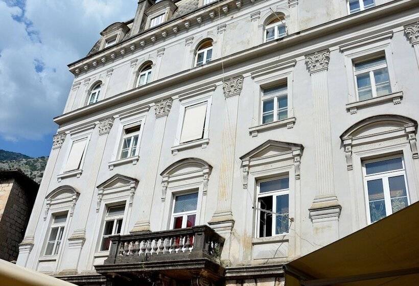 تختخواب و صبحانه Montenegro Backpackers Home Kotor