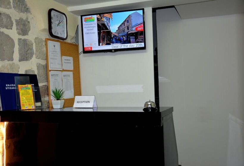 تختخواب و صبحانه Montenegro Backpackers Home Kotor