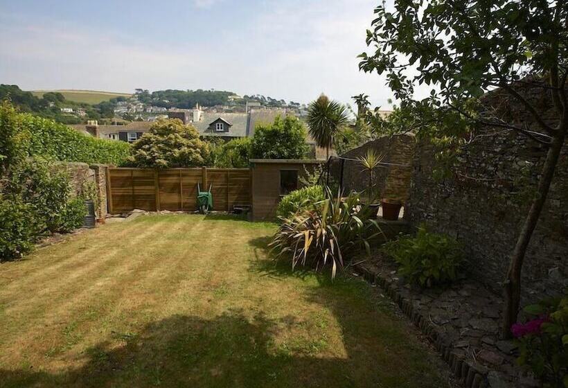 Moonrakers, Clarence Street