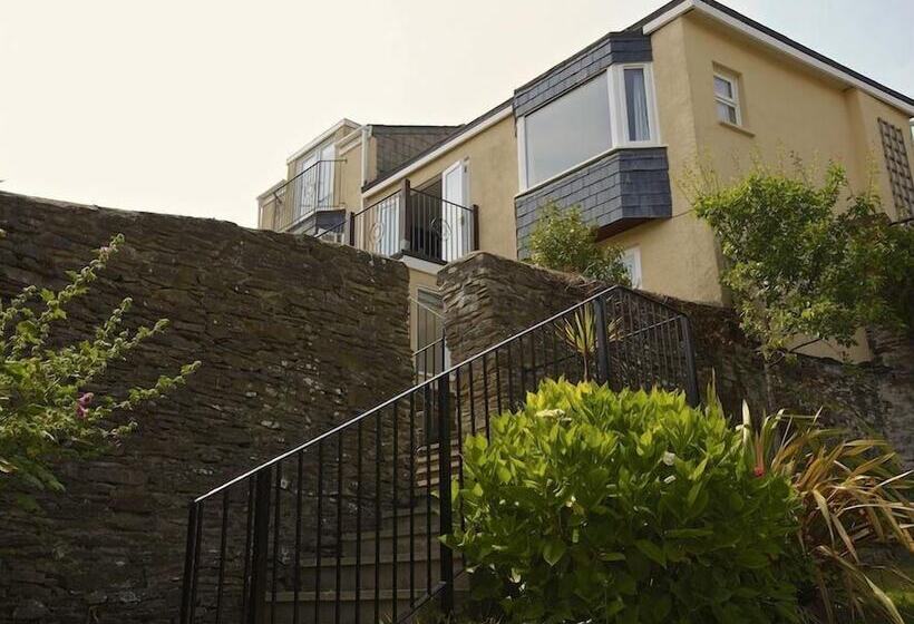 Moonrakers, Clarence Street