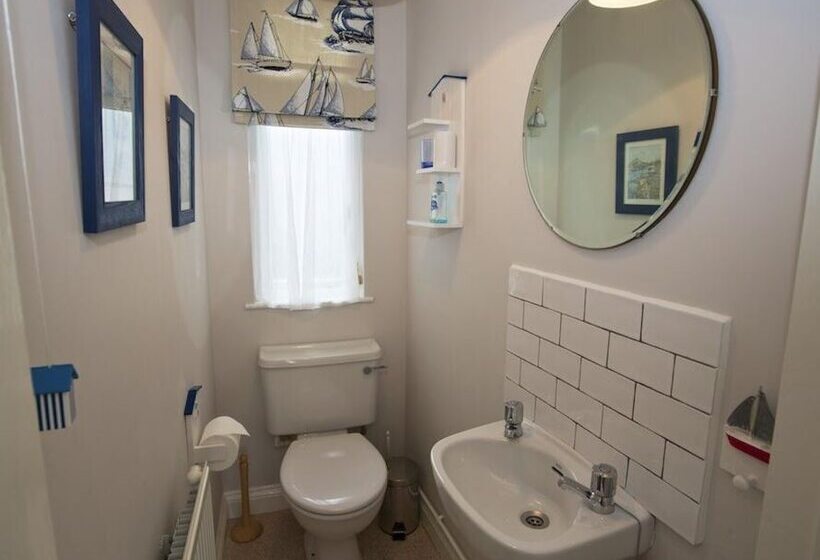 Moonrakers, Clarence Street