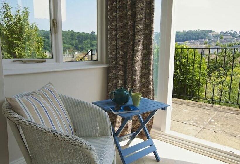 Moonrakers, Clarence Street