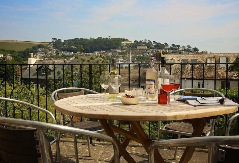 Moonrakers, Clarence Street