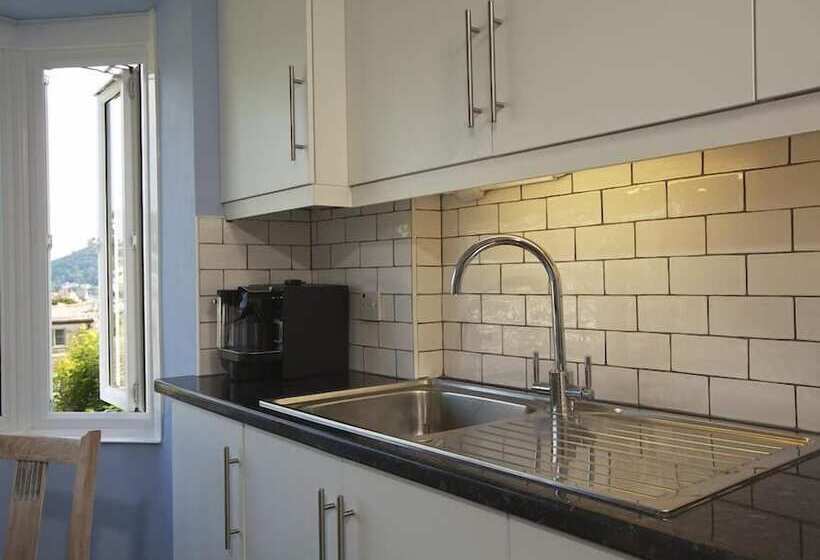 Moonrakers, Clarence Street