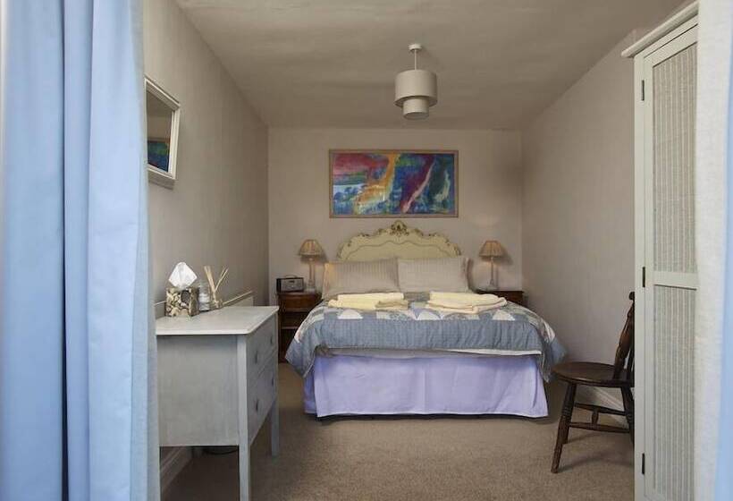 Moonrakers, Clarence Street