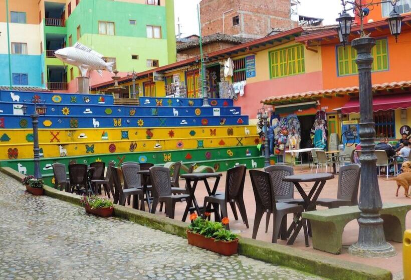 ユースホステル Oak Tree House