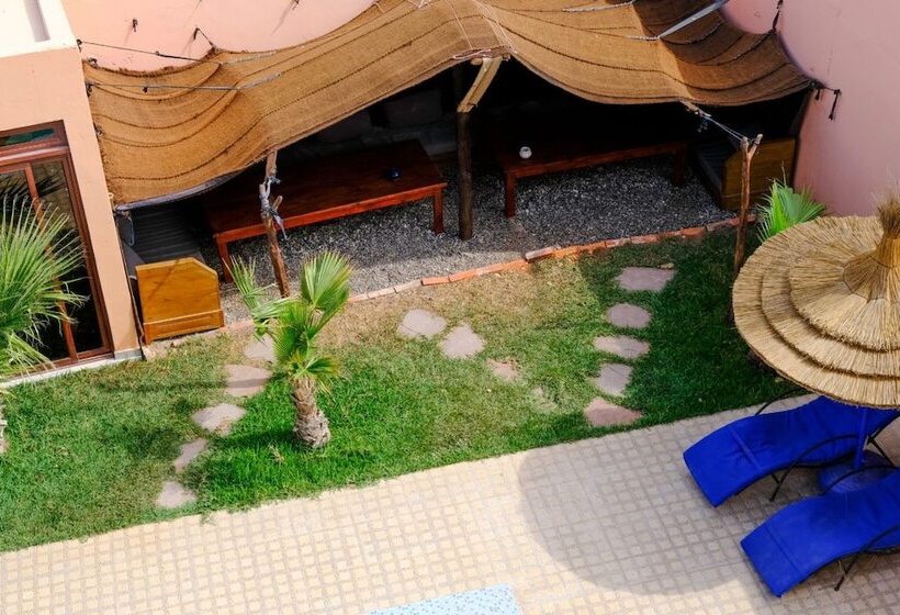 ペンション Dar Iziki