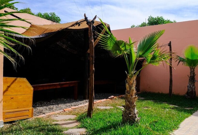 ペンション Dar Iziki