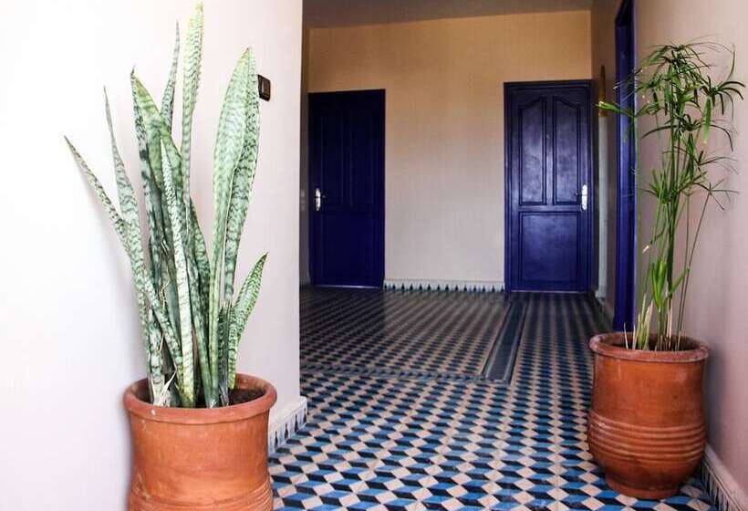 ペンション Dar Iziki