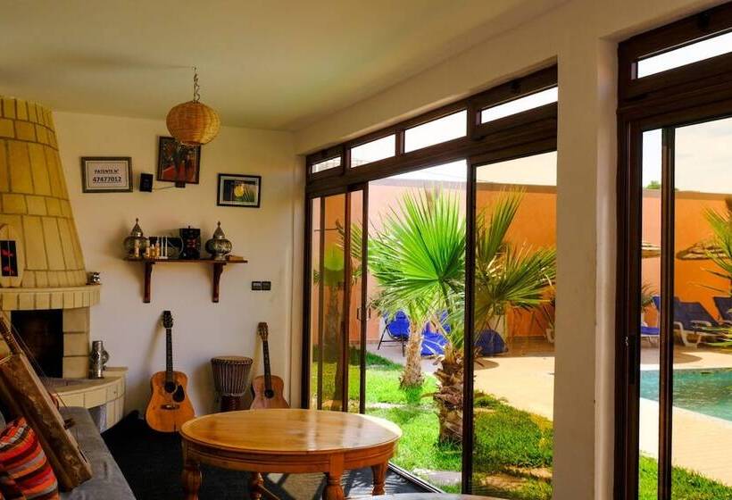 ペンション Dar Iziki