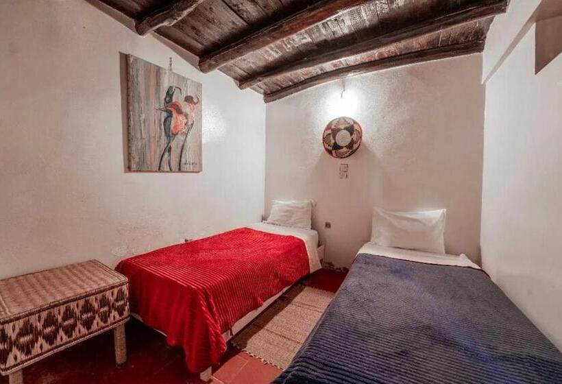 ペンション Dar Iziki